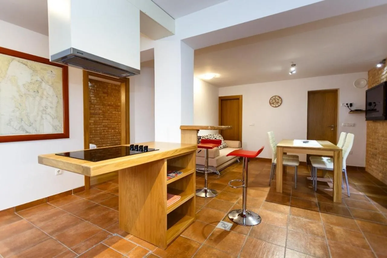 Villa Dora Bajcici 0*,