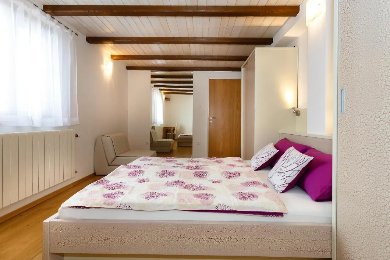 Villa Dora Bajcici 0*,  Kroatien