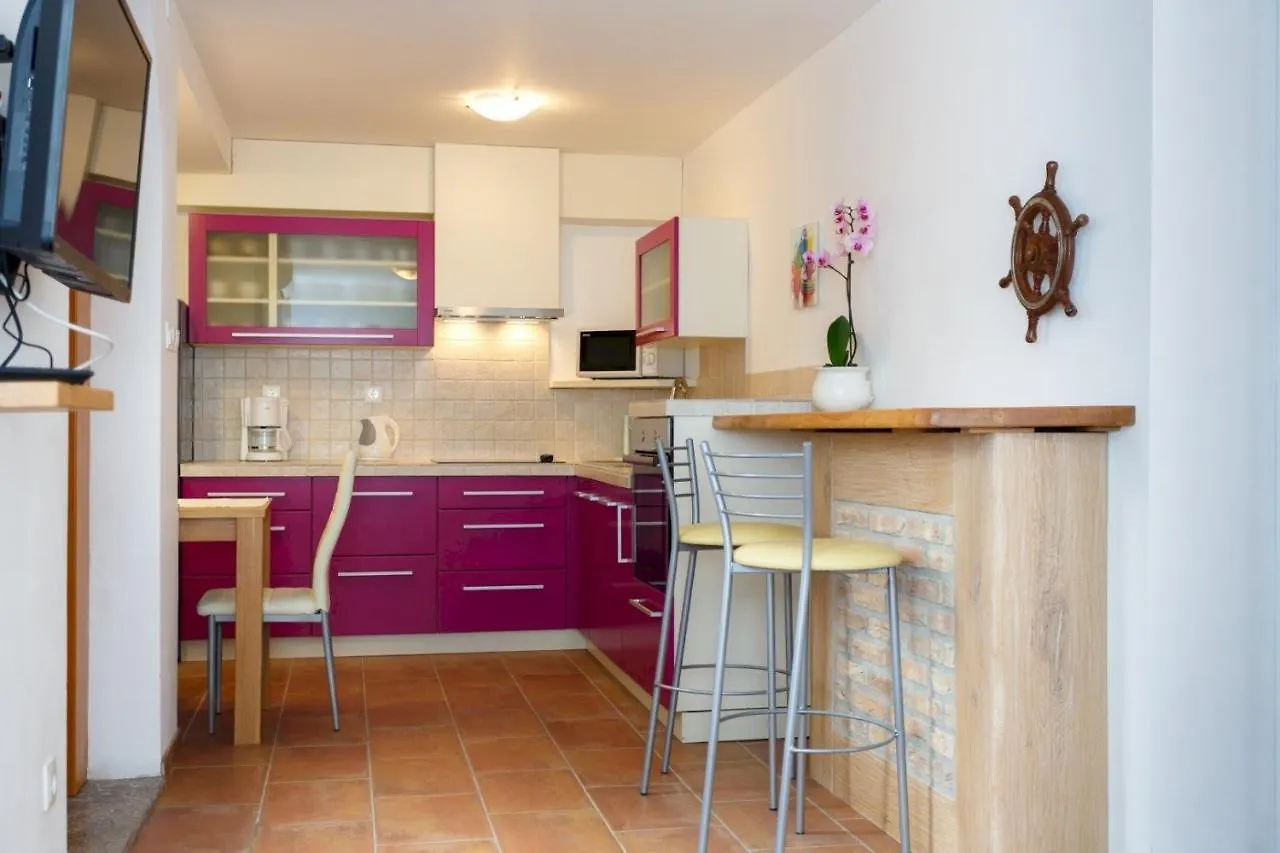 Villa Dora Bajcici 0*,